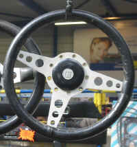 image-volant cuir GT.jpg (92174 octets)